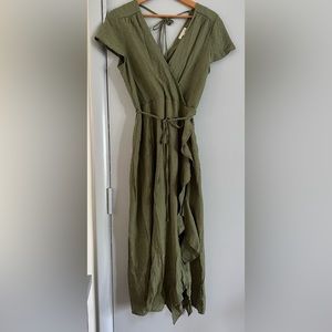 NWOT GB by Gianni Bini olive green crepe midi dress size large (juniors)